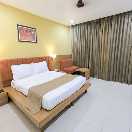 Hotel Surya Vadodara Exterior foto