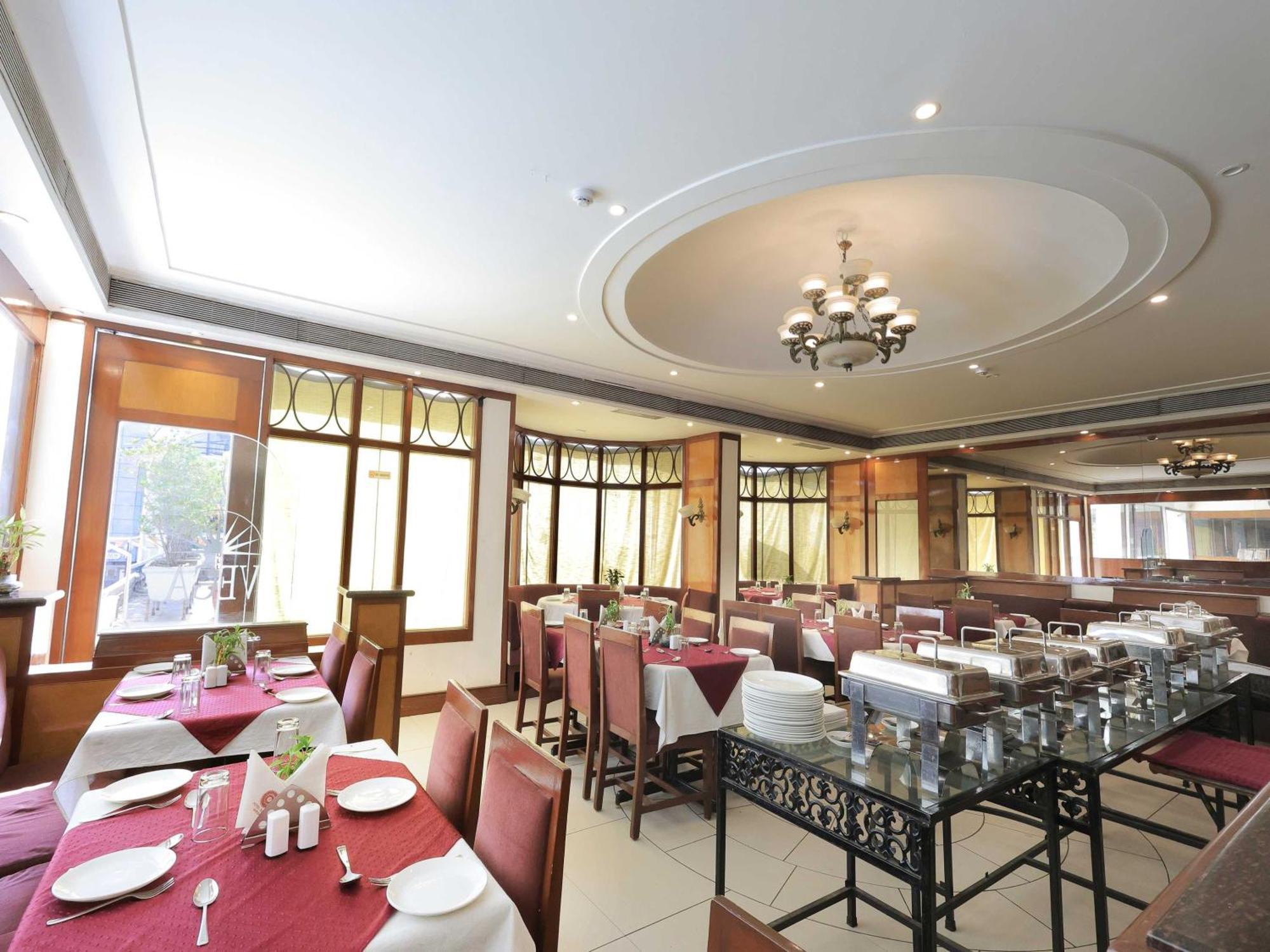 Hotel Surya Vadodara Exterior foto