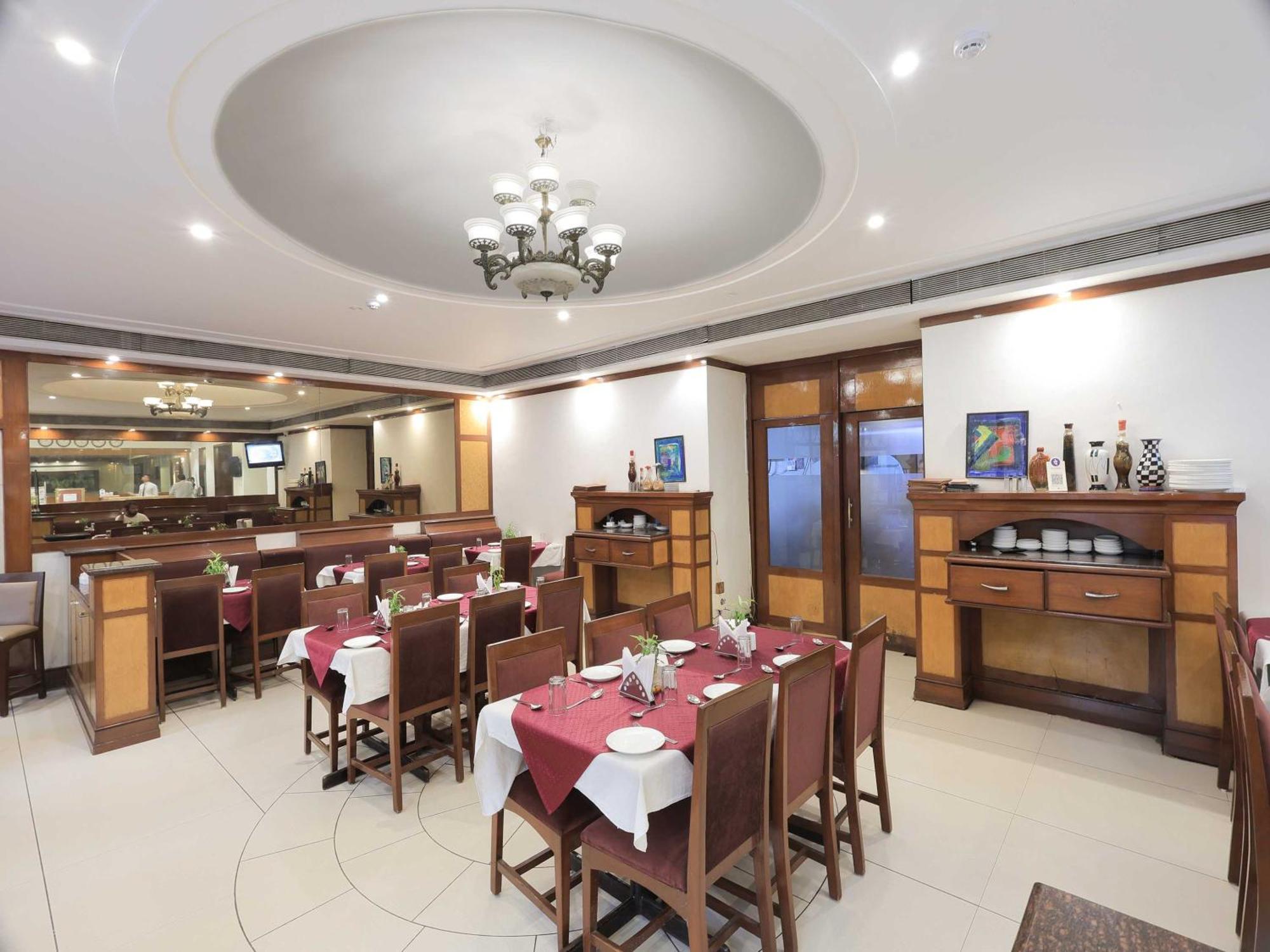 Hotel Surya Vadodara Exterior foto