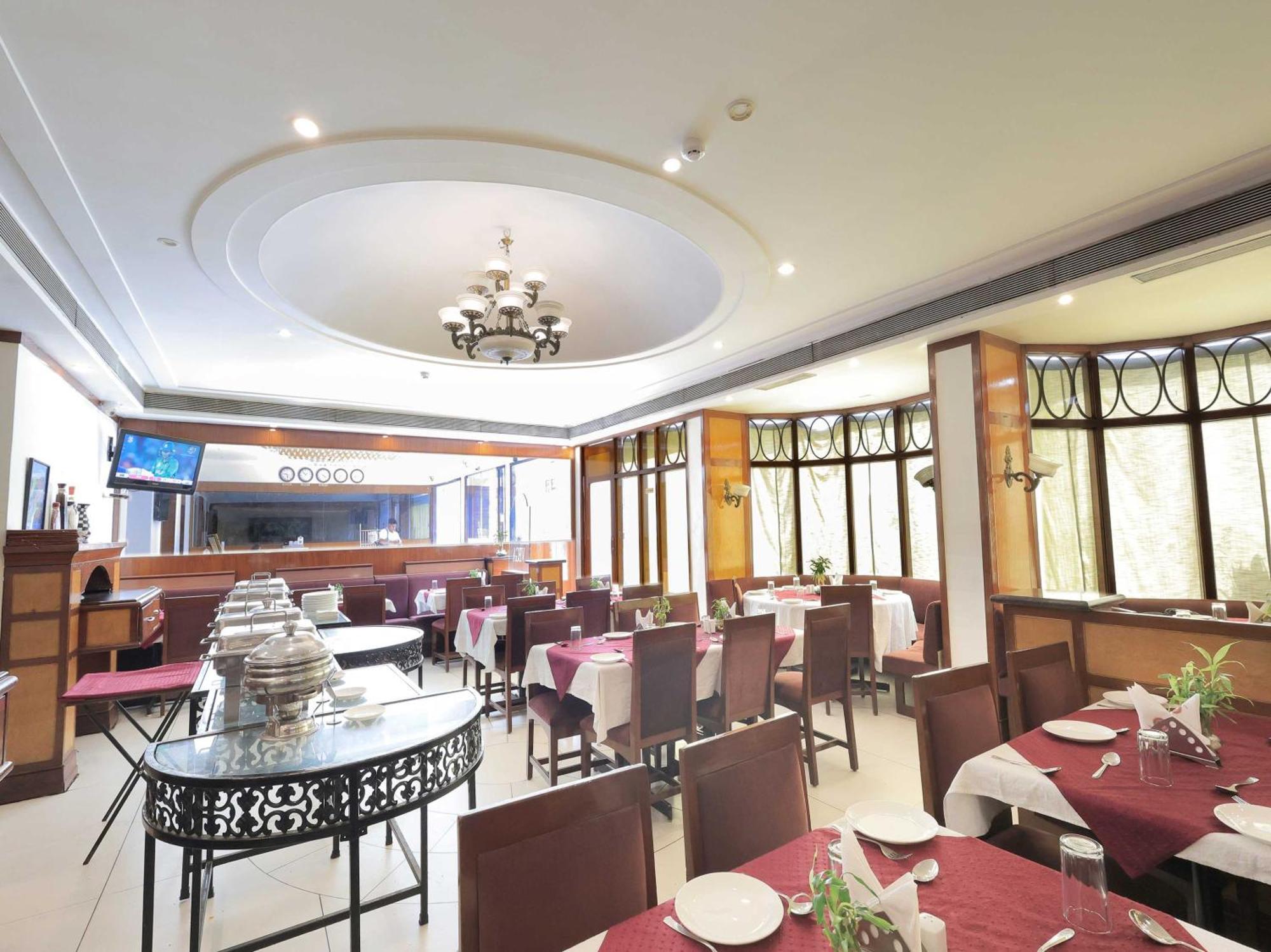 Hotel Surya Vadodara Exterior foto
