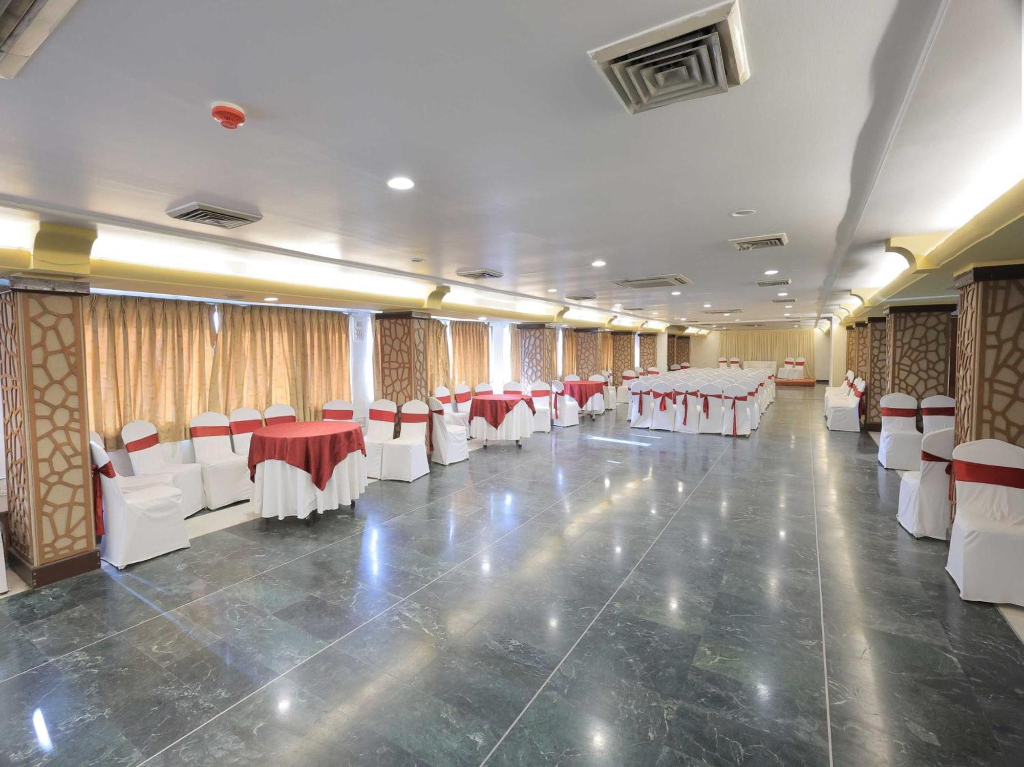 Hotel Surya Vadodara Exterior foto