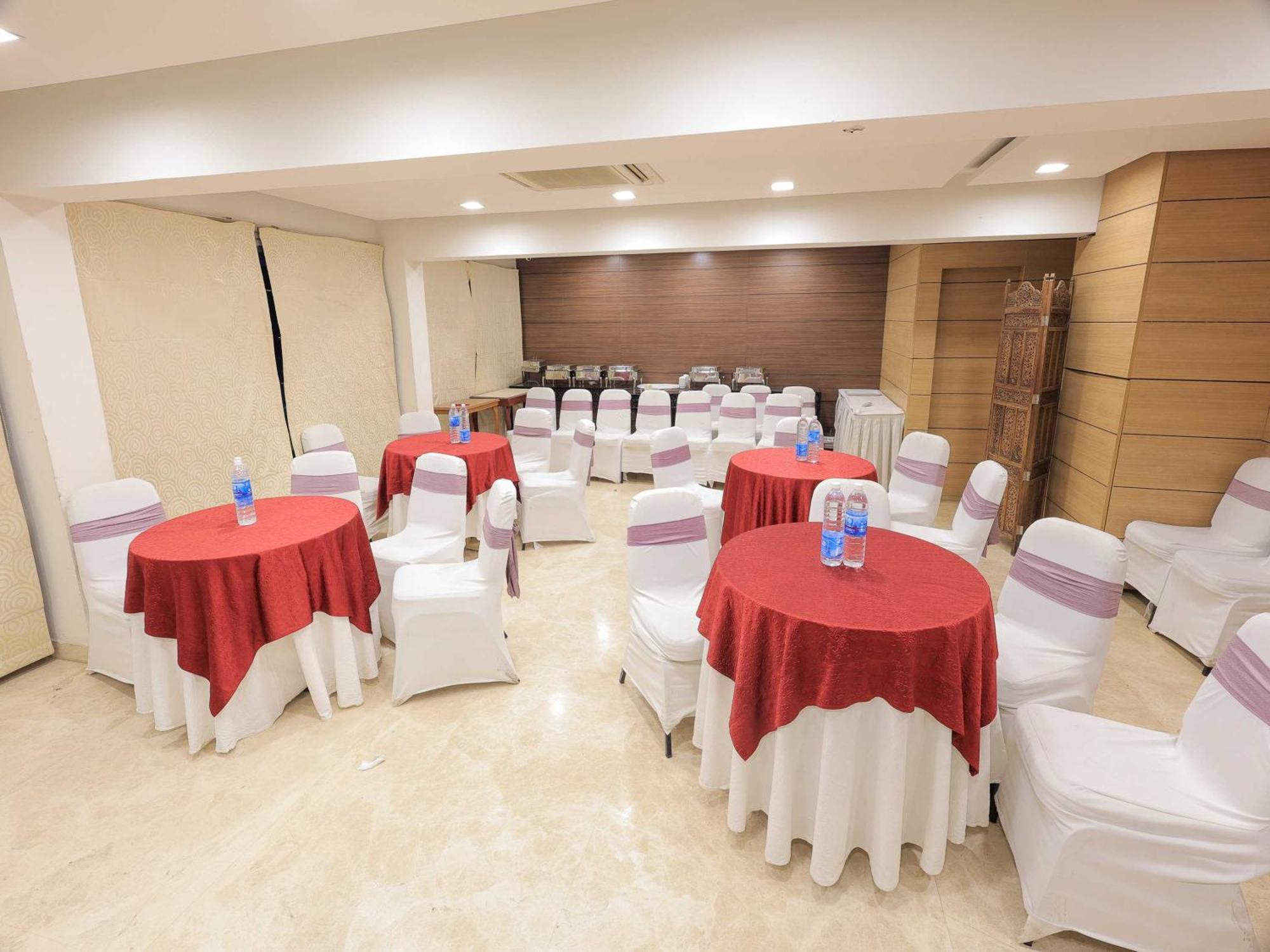 Hotel Surya Vadodara Exterior foto
