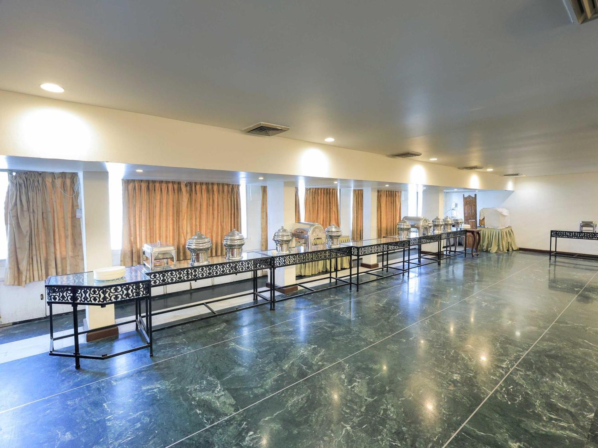 Hotel Surya Vadodara Exterior foto