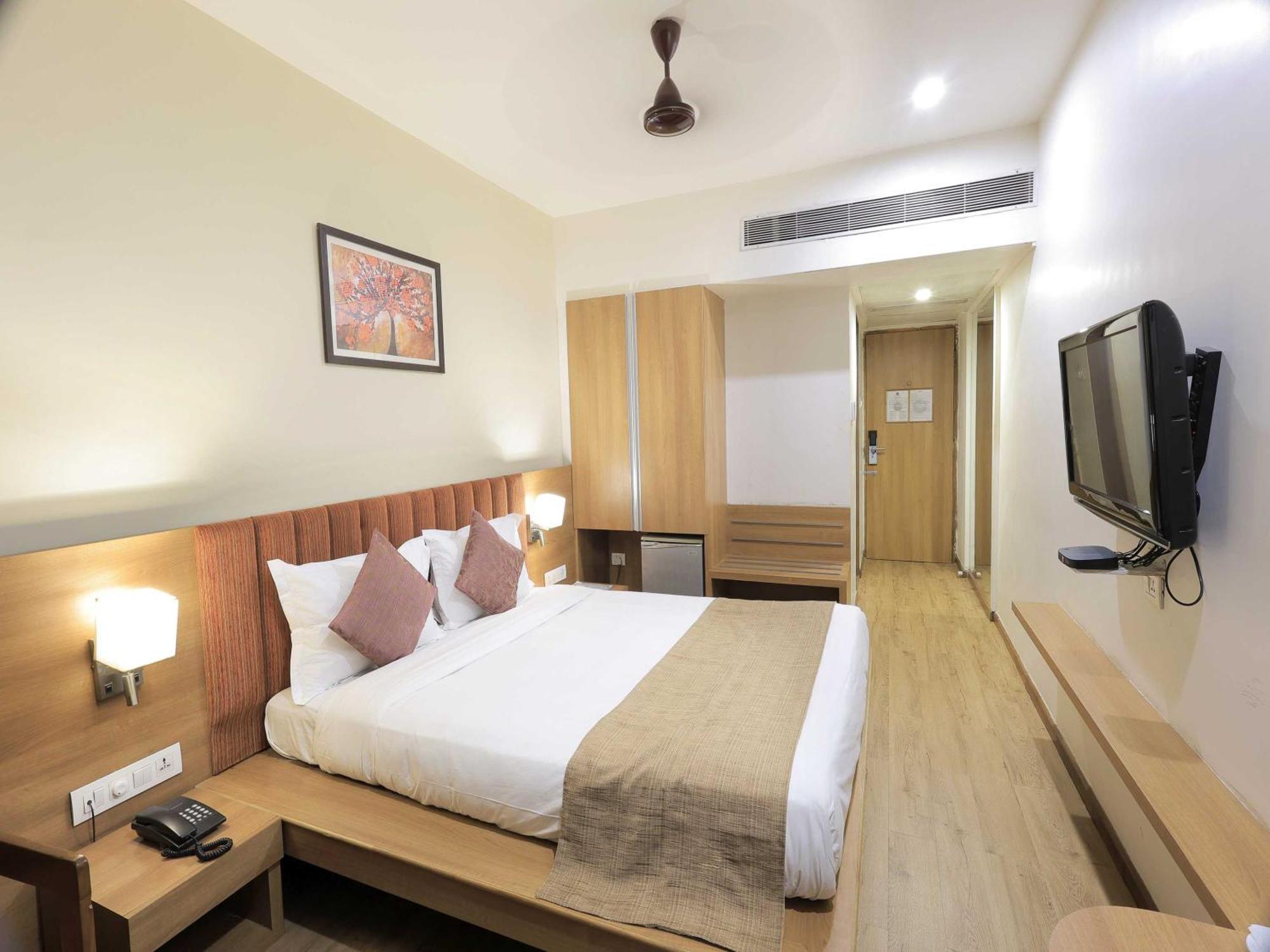 Hotel Surya Vadodara Exterior foto