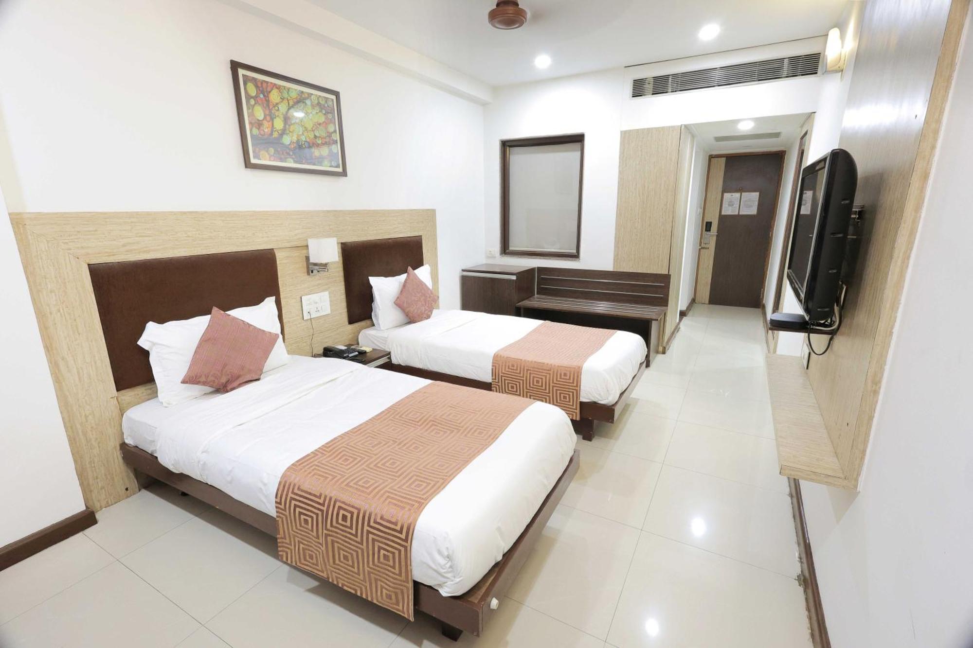 Hotel Surya Vadodara Exterior foto