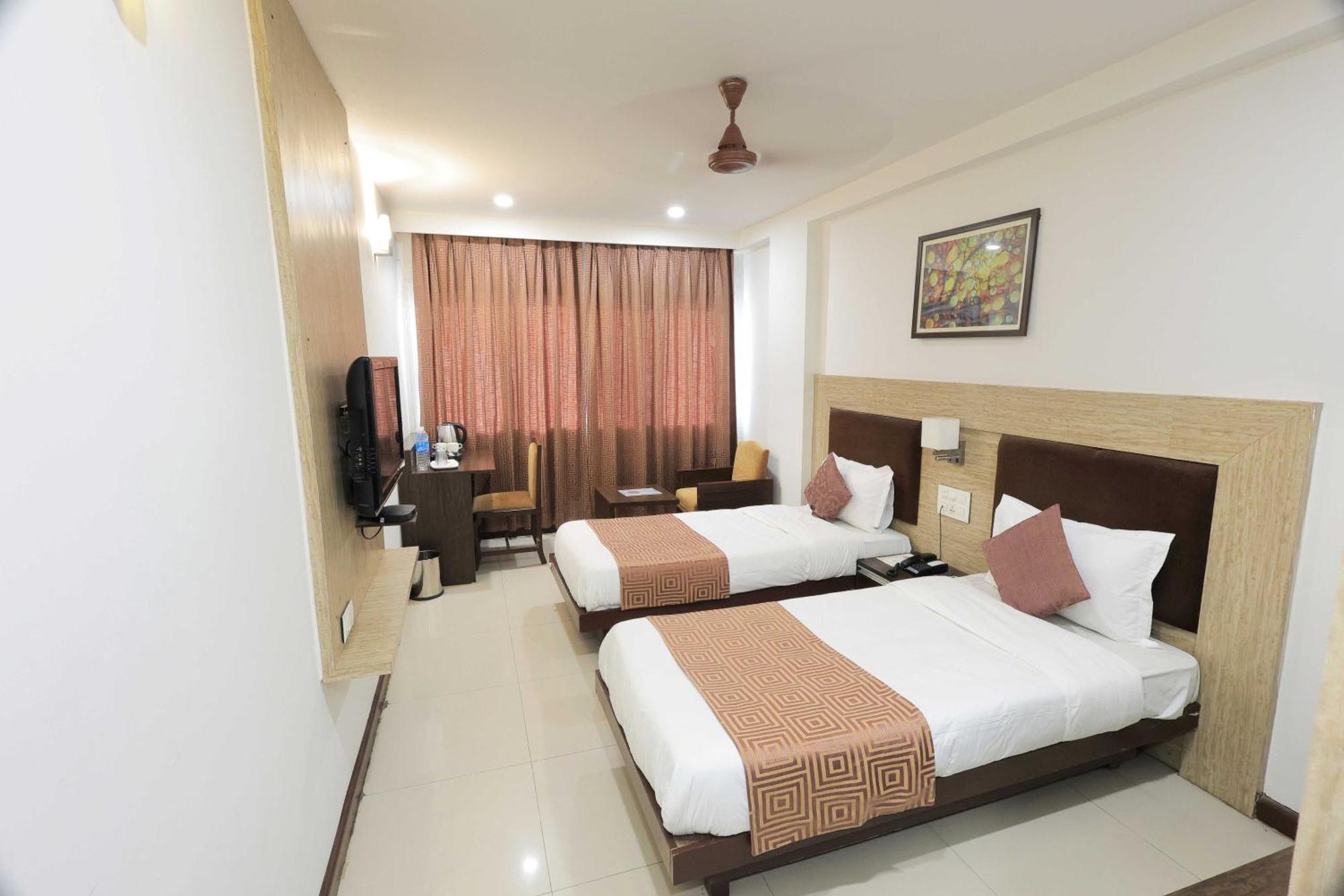 Hotel Surya Vadodara Exterior foto